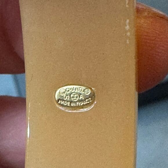 Chanel CC Coco Mark Vintage Beige Bangle Bracelet 8" 01A Authentic CoA - Picture 2 of 3